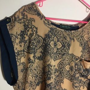 Plus Size Patterned blouse w/ back cut out